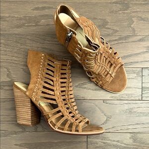 Dolce Vita Tan heeled block sandals 🍁 great for fall 🍂